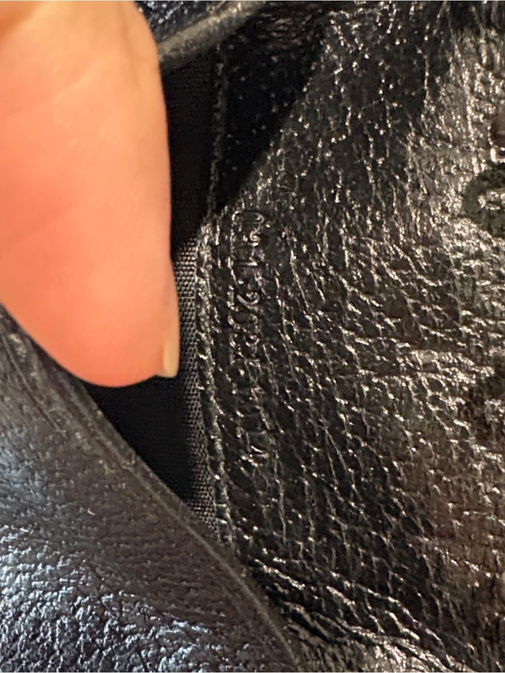 Gucci Black Leather Agenda Wallet with Snap Closure - Picture 10 of 12